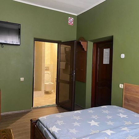 Mini-Hotel Neptun Rivne Ngoại thất bức ảnh