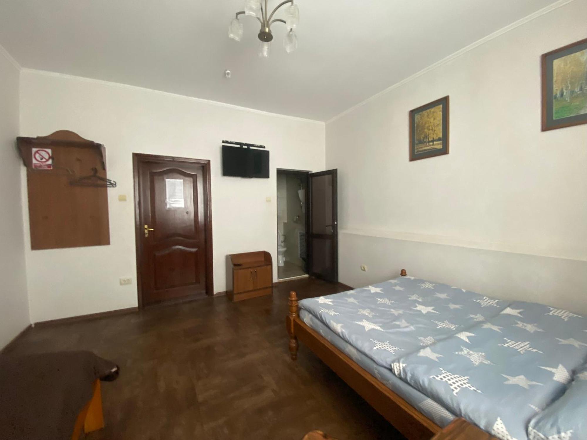 Mini-Hotel Neptun Rivne Ngoại thất bức ảnh