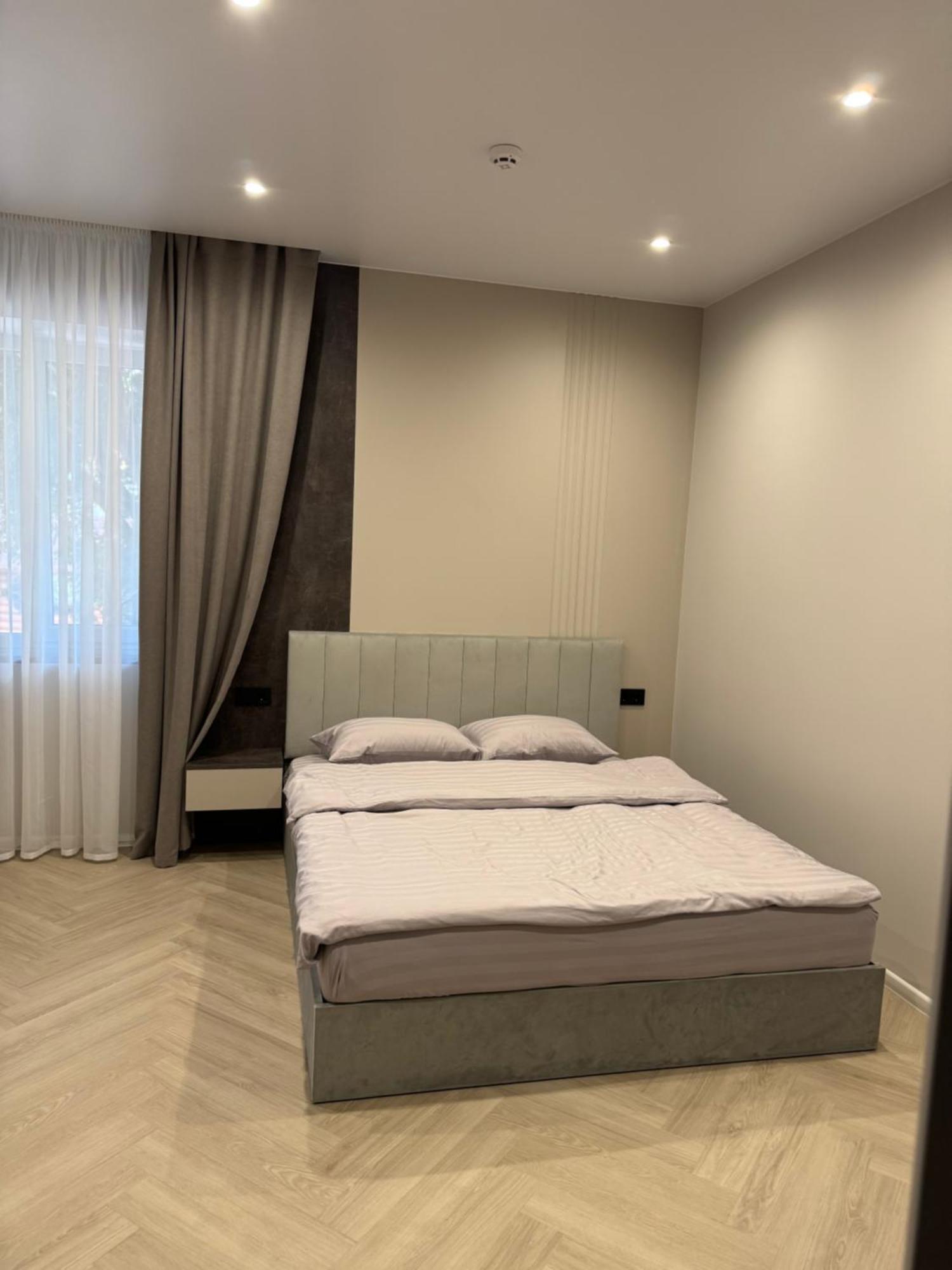 Mini-Hotel Neptun Rivne Ngoại thất bức ảnh