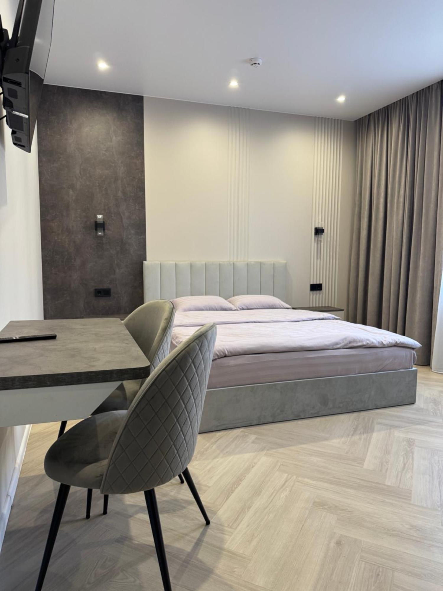 Mini-Hotel Neptun Rivne Ngoại thất bức ảnh